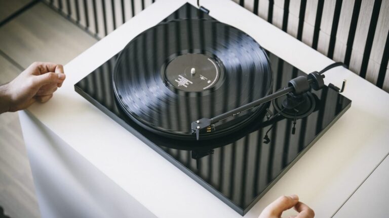 Pro-Ject-Audio-E1_2-01.jpg