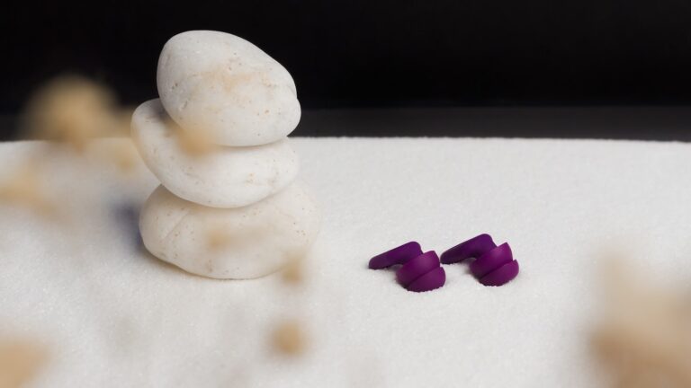 Saccater-Focus-Max-Earplugs-For-Stillness-01-min.jpg