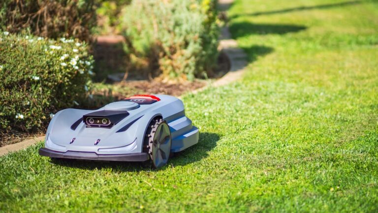Sunseeker-X7-Robot-Lawn-Mower-01.jpeg