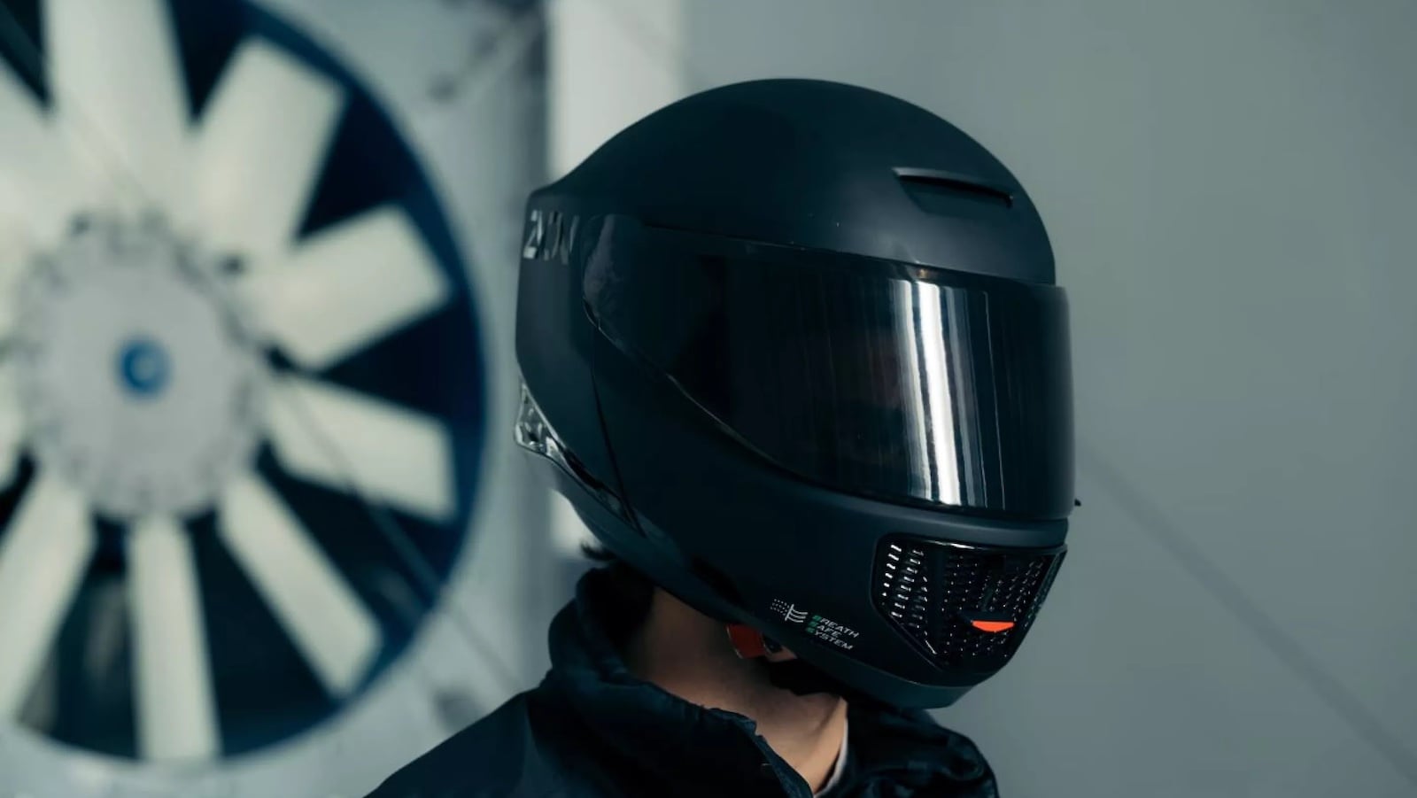 Zyon-Smart-Helmet-and-Air-Filter-04.jpg