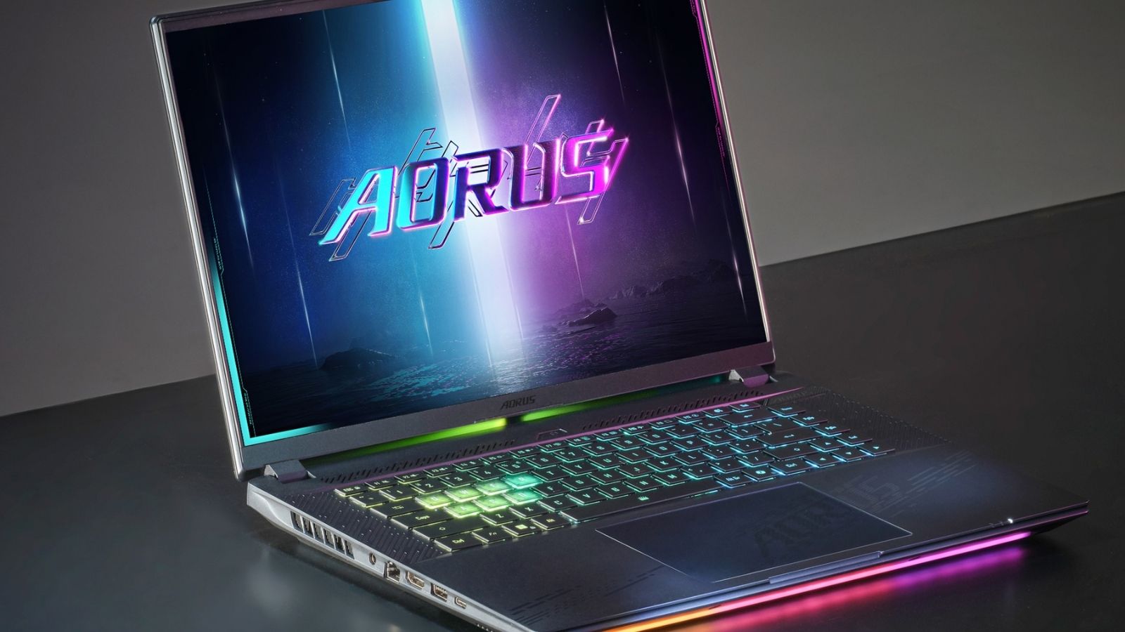 GIGABYTE-AORUS-Master-18-04.jpg
