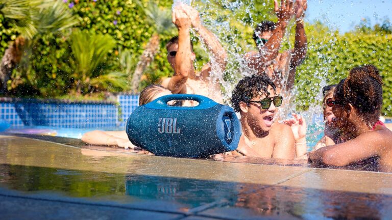 JBL-Boombox-4-01.jpg
