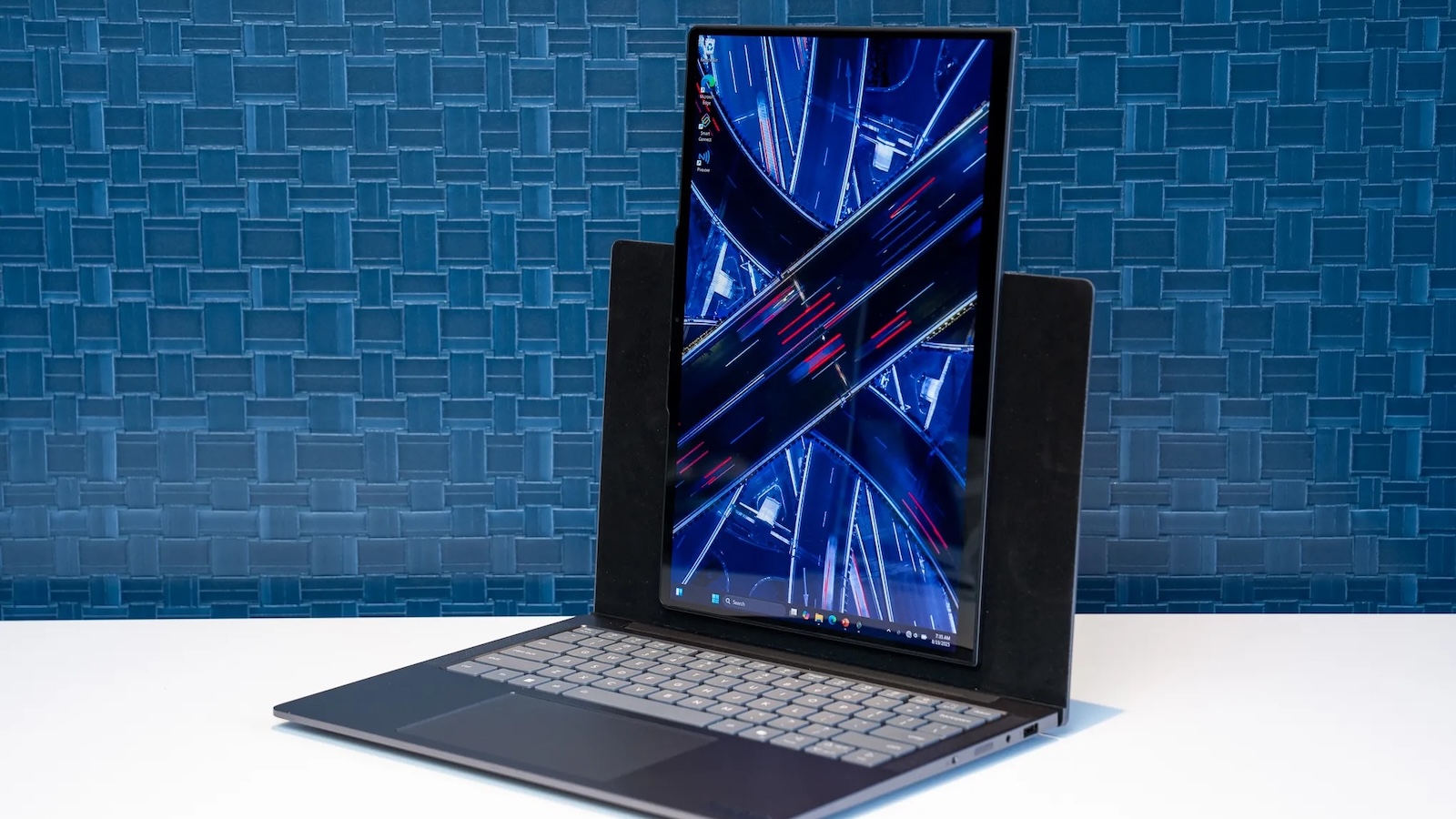 Lenovo-ThinkBook-VertiFlex-Concept-01.jpeg