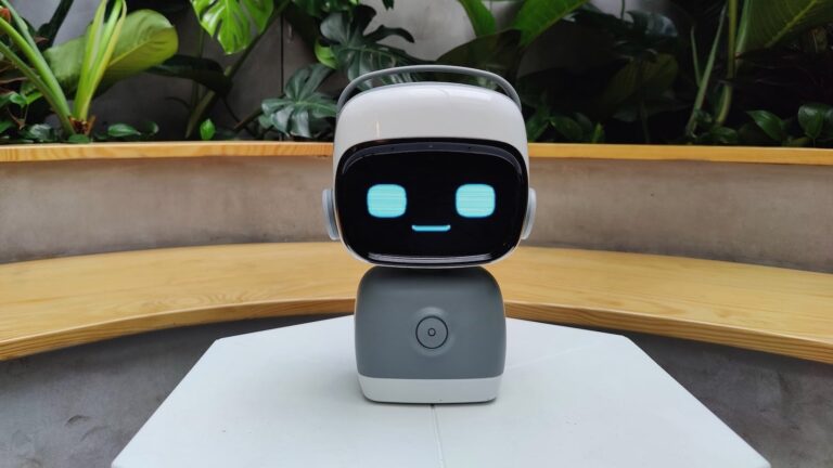 Norby-AI-Companion-02.jpg