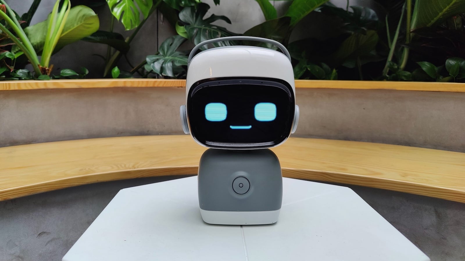 Norby-AI-Companion-02.jpg