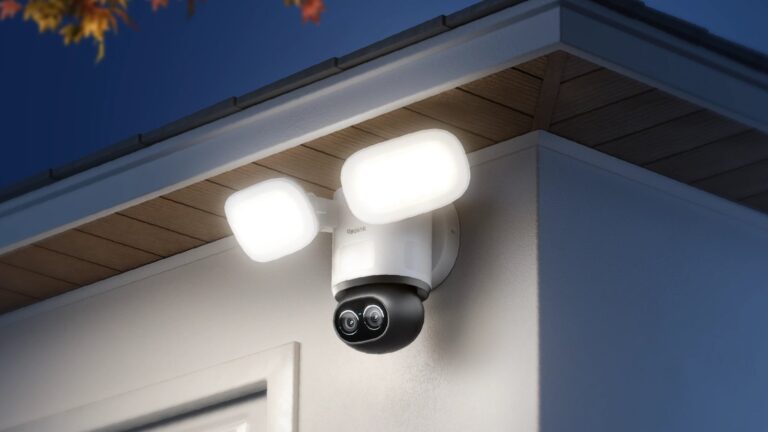 Reolink-TrackFlex-Floodlight-Wi-Fi-03.jpg