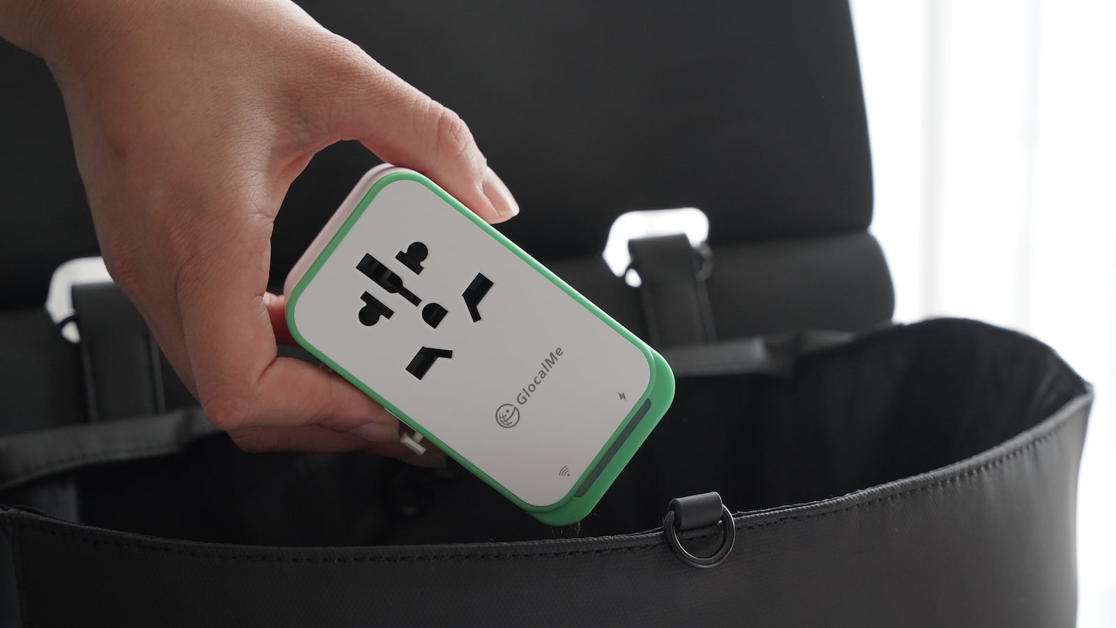 Roam-Plug-Travel-Charger-02.jpg