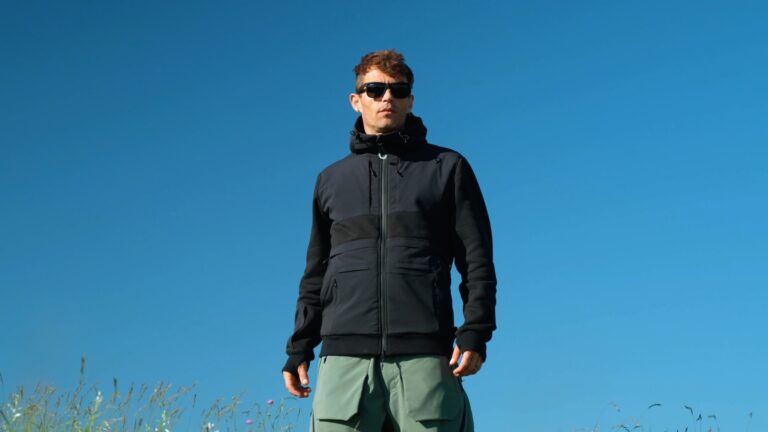 NOMADE-58-All-in-One-Daily-Travel-Hoodie-02.jpg