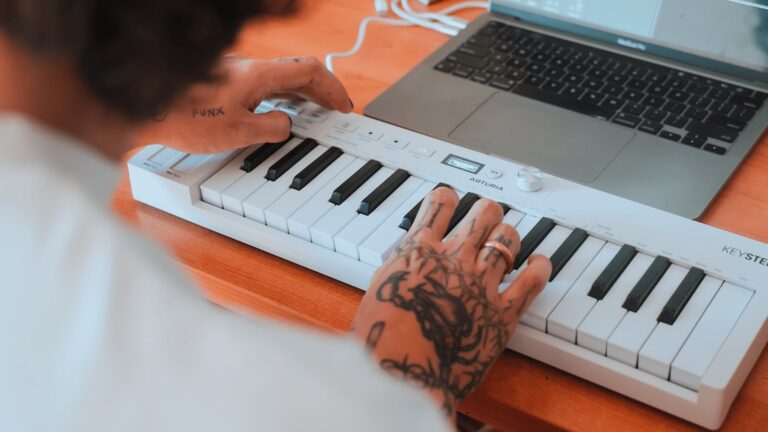 Arturia-KeyStep-mk2-MIDI-Controller-01.jpg