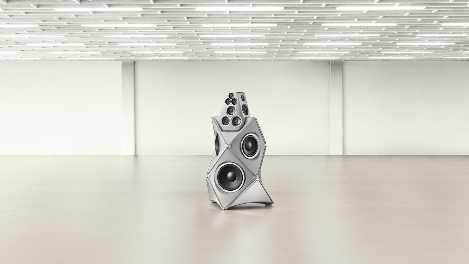 Bang-and-Olufsen-90-Titan-01.jpg