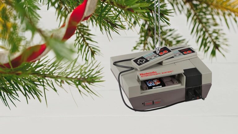 Hallmark-Nintendo-Entertainment-System-NES-Console-Ornament-01.jpg