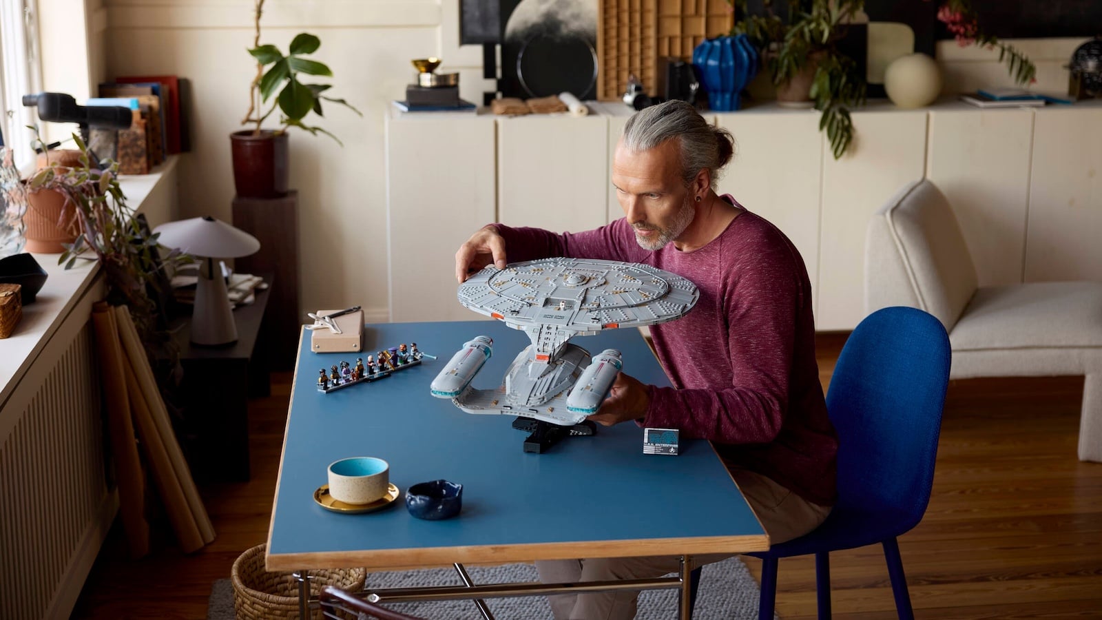 LEGO-Star-Trek-USS-Enterprise-NCC-1701-02.jpg