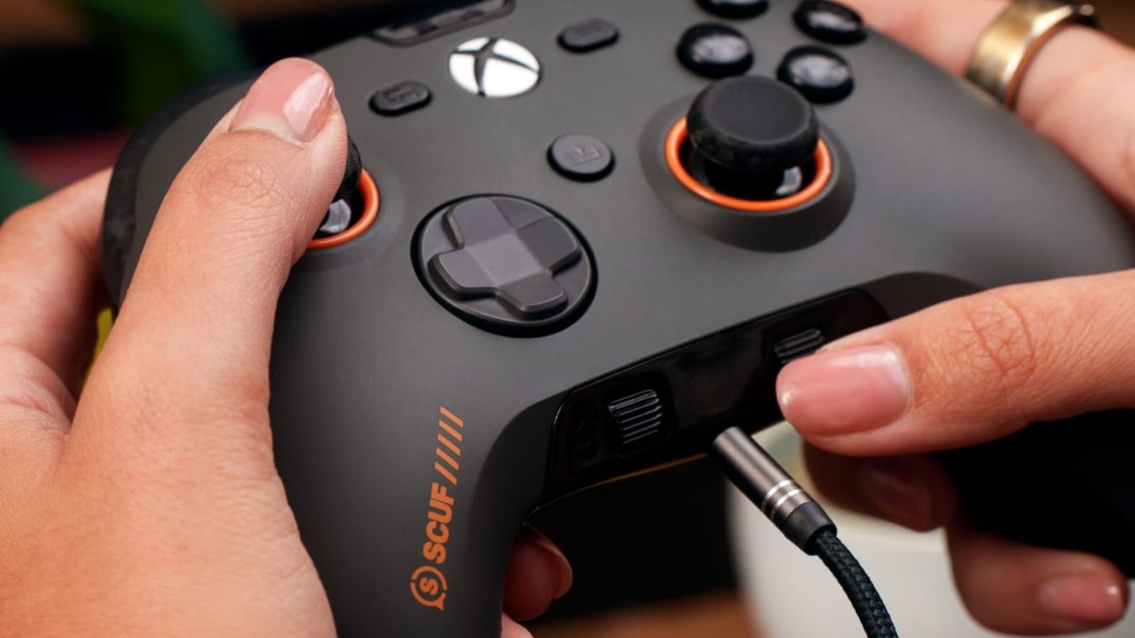 SCUF-Valor-Pro-Wireless-Performance-Controller-for-Xbox-and-PC-04.jpg