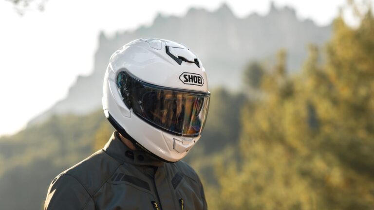 Shoei-EyeLights-GT-Air-3-Smart-Helmet-01.jpg