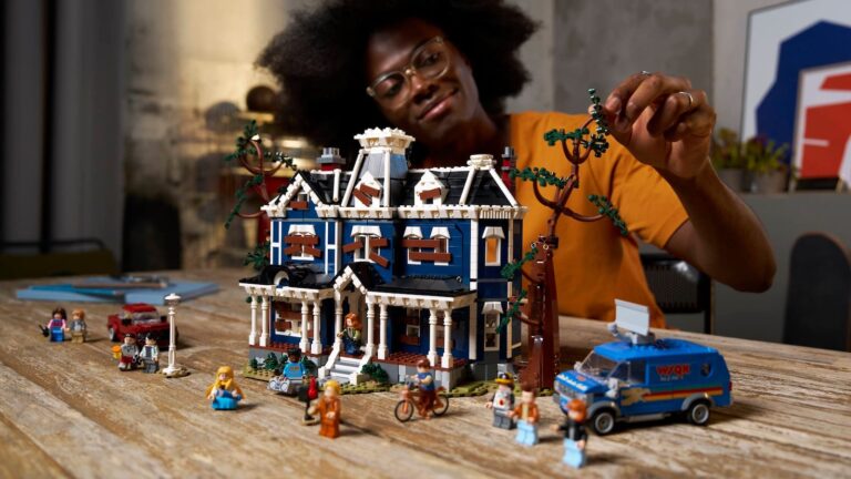LEGO-Stranger-Things-The-Creel-House-01.jpg