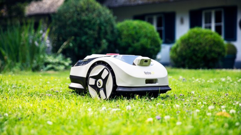 Raccoon-2-SE-Robot-Lawn-Mower-04.jpg