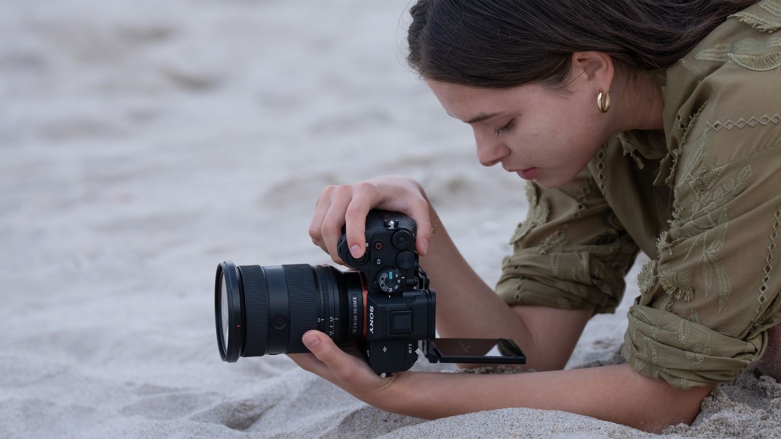 Sony-Alpha-7-V-01.jpg