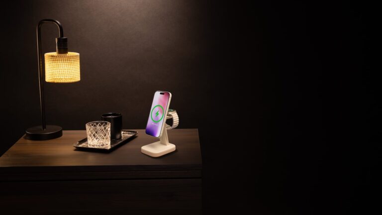 mophie-2-in-1-Wireless-Charging-Stand-05.jpg