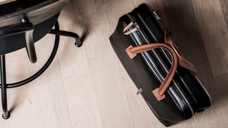 36-hr-Leather-Briefcase-lundi-BELLECOURT-01.jpg