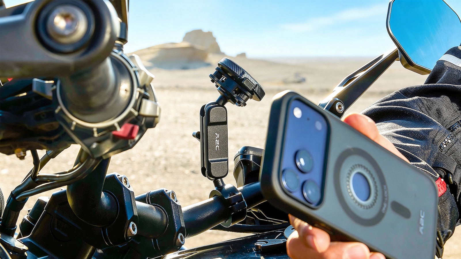 A2C-One-Lock-Ultra-Phone-Mount-01.jpg