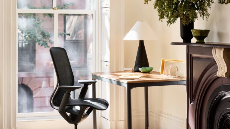 Four-Leg-Standing-Desk-by-Branch-01.jpg