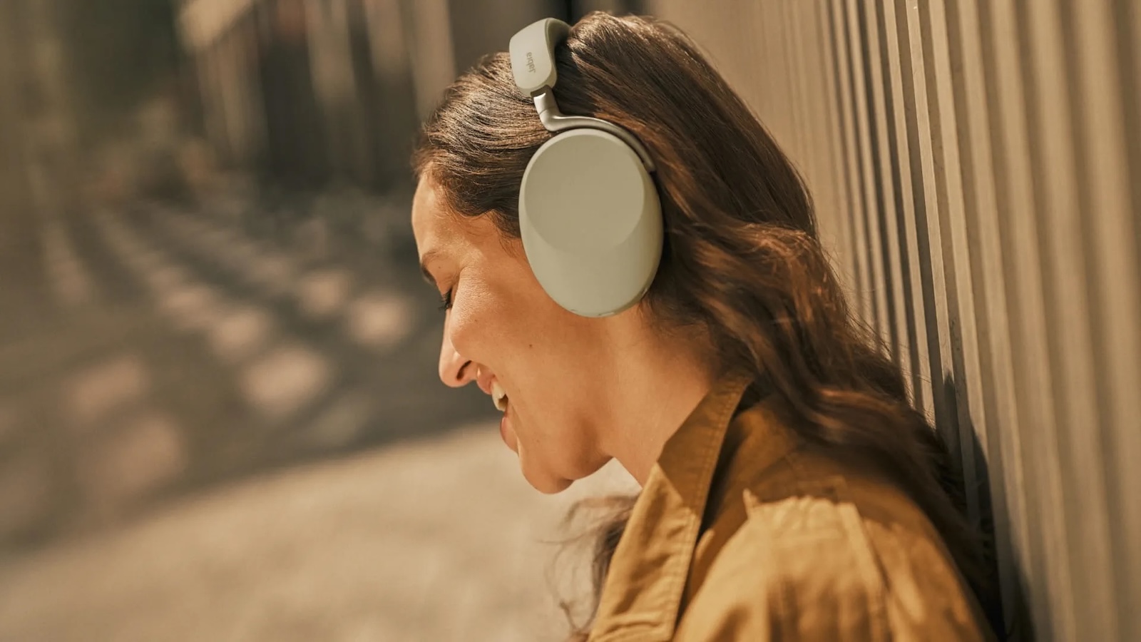 Jabra-Evolve3-85-Wireless-Headset-02.jpeg