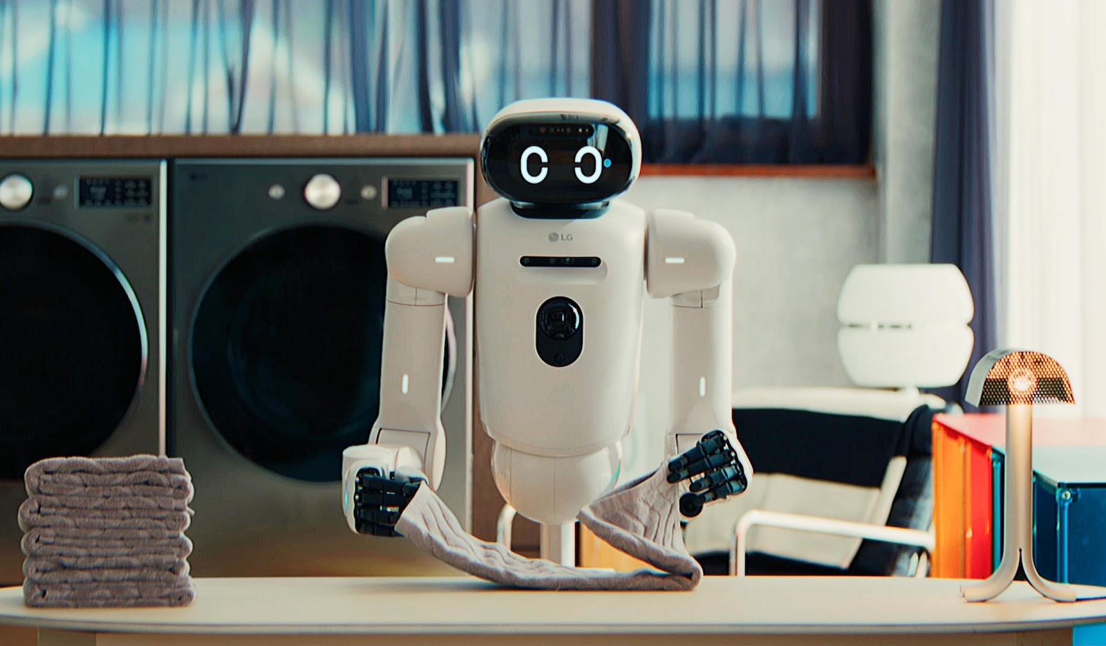 LG-CLOiD-Home-Robot-01.jpeg