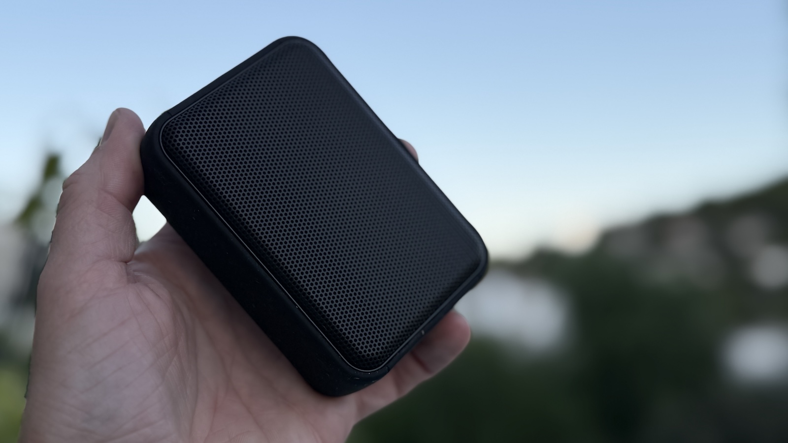 SoundCharge-MagSafe-Wireless-Speaker-Charger-01.jpg