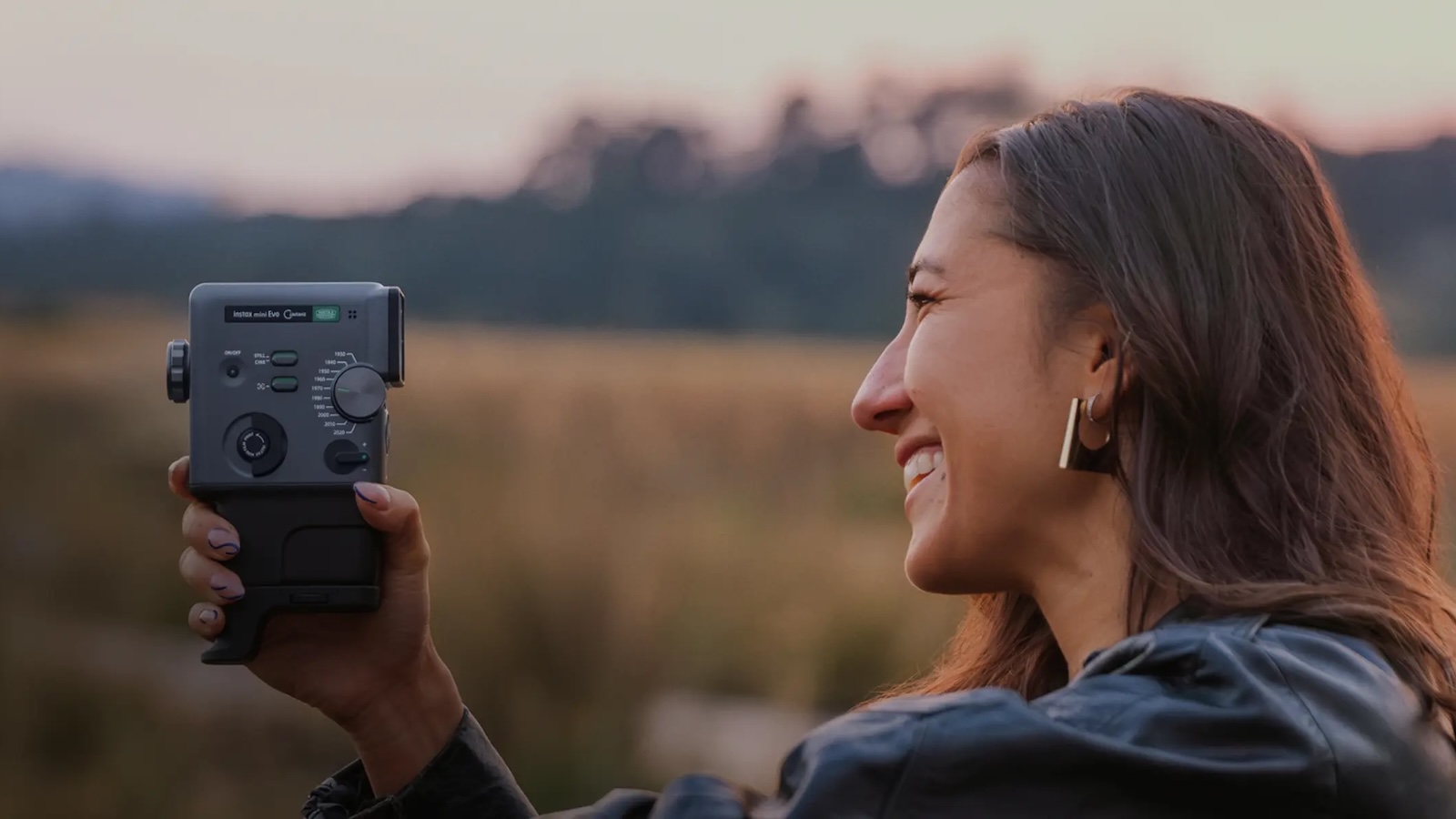 Fujifilm-instax-mini-Evo-Cinema-01.jpeg