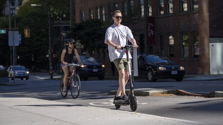 GOTRAX-G4-Electric-Scooter-for-Adults-01.jpg