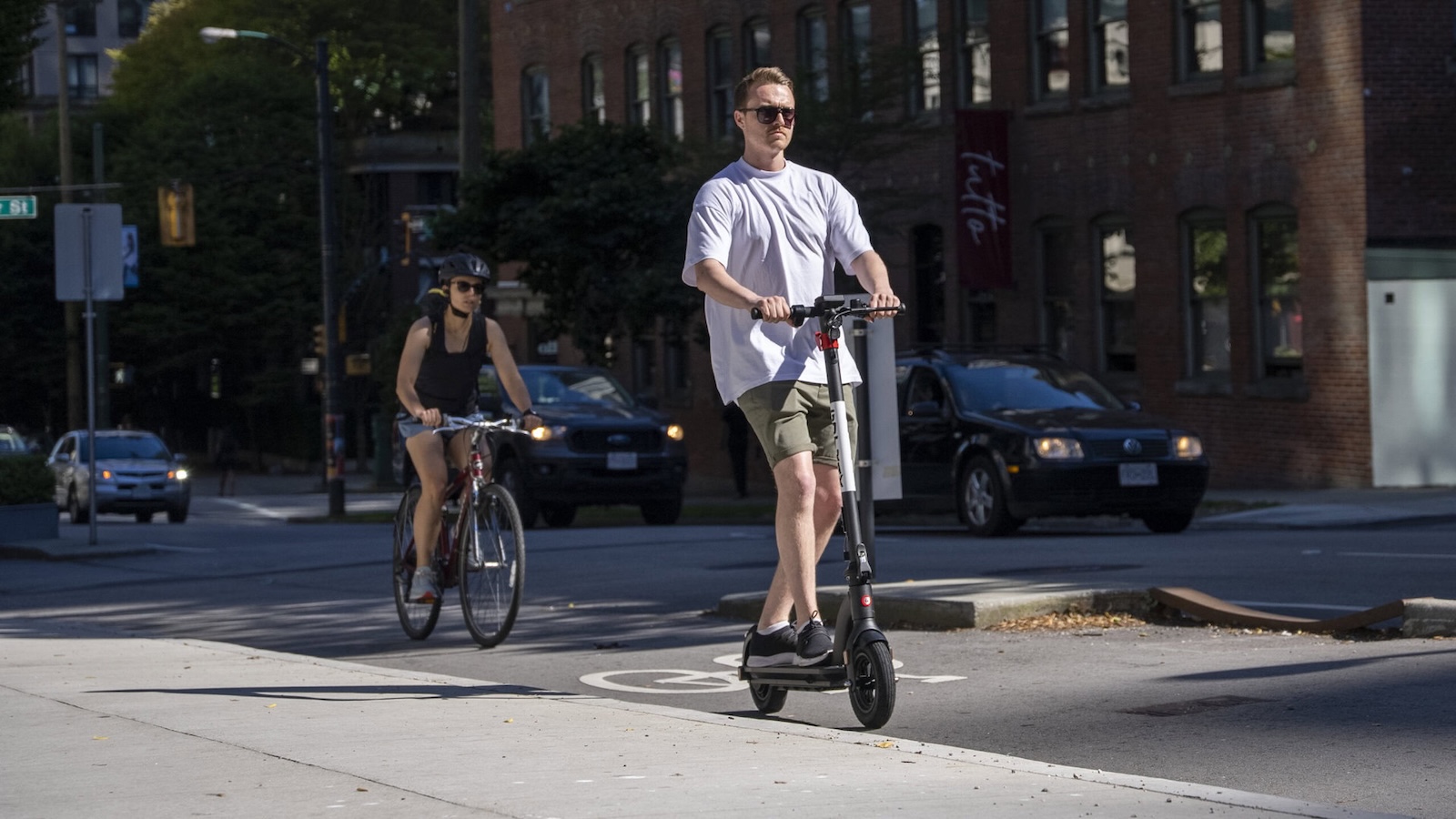 GOTRAX-G4-Electric-Scooter-for-Adults-01.jpg