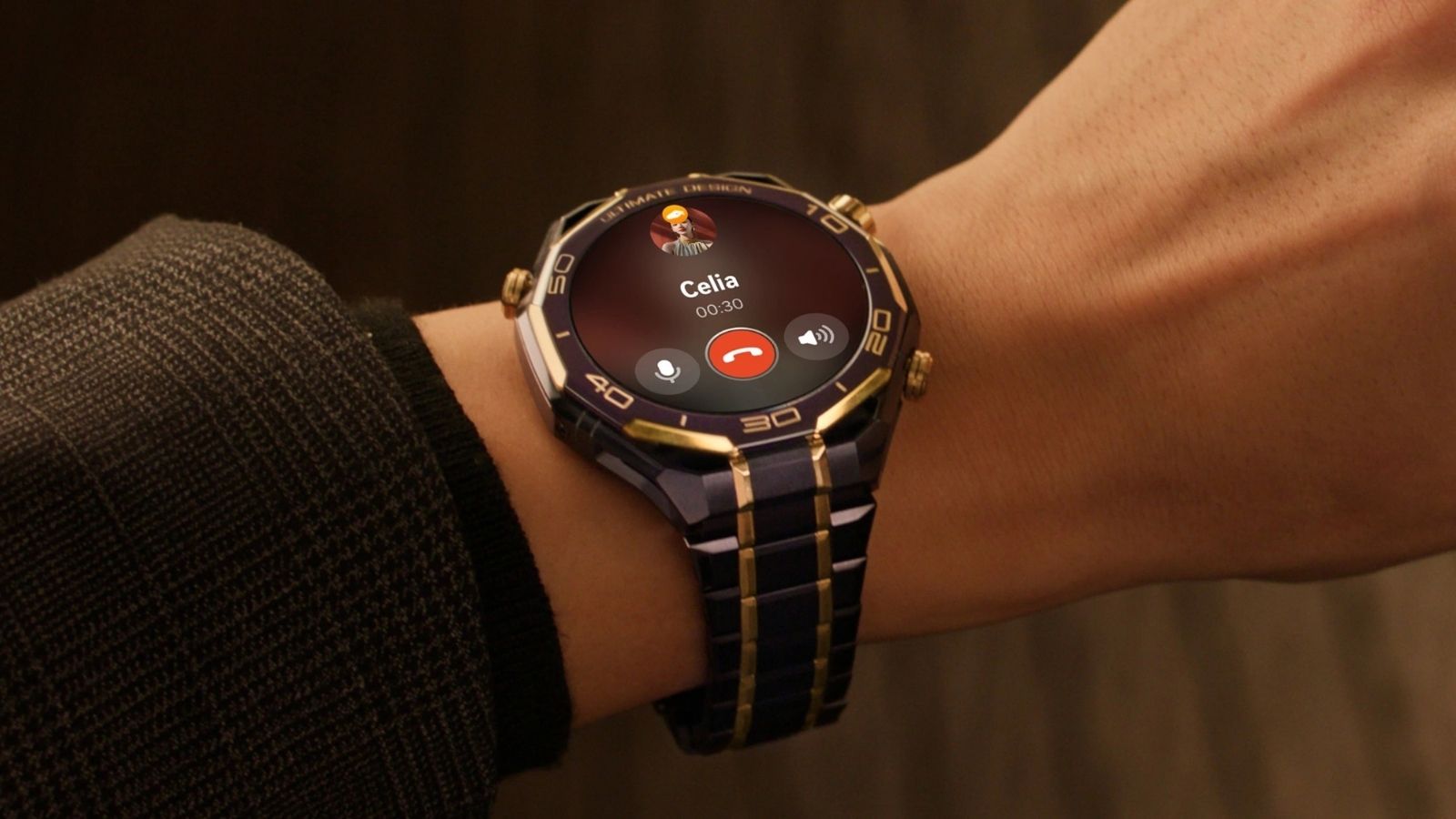 Huawei-WATCH-ULTIMATE-DESIGN-Royal-Gold-Edition-03.jpg