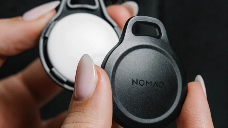 Nomad-Rugged-Keychain-AirTag-02.jpg