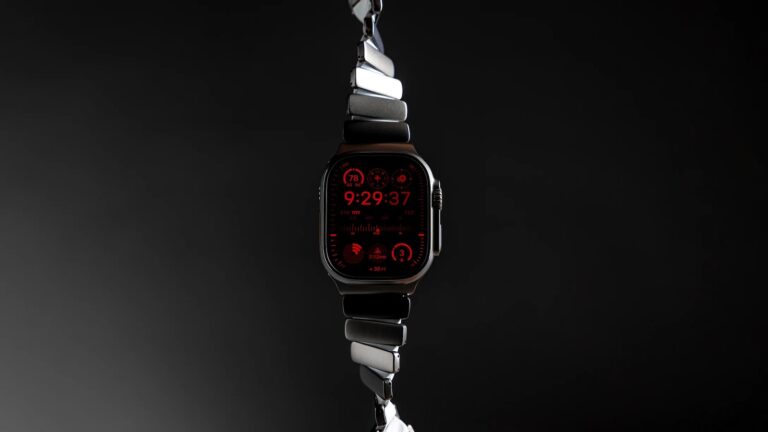 Nomad-Stratos-Band-Titanium-Apple-Watch-Band-01.jpeg