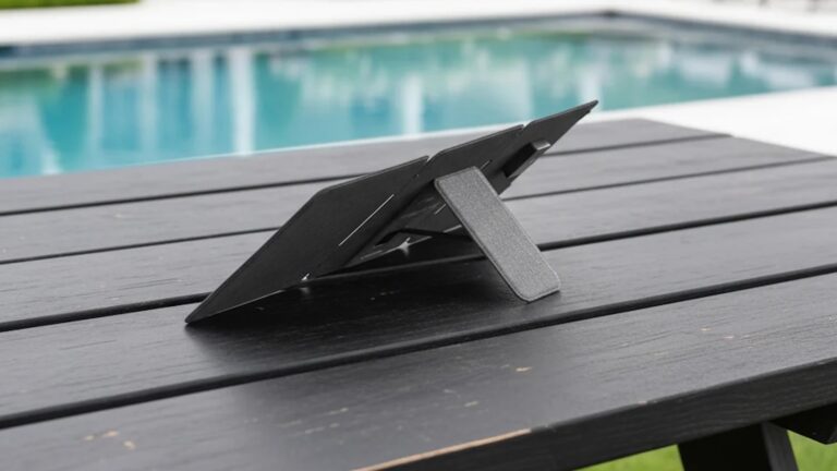 Preppi-Solar-Laptop-and-Phone-Charger-01.jpeg