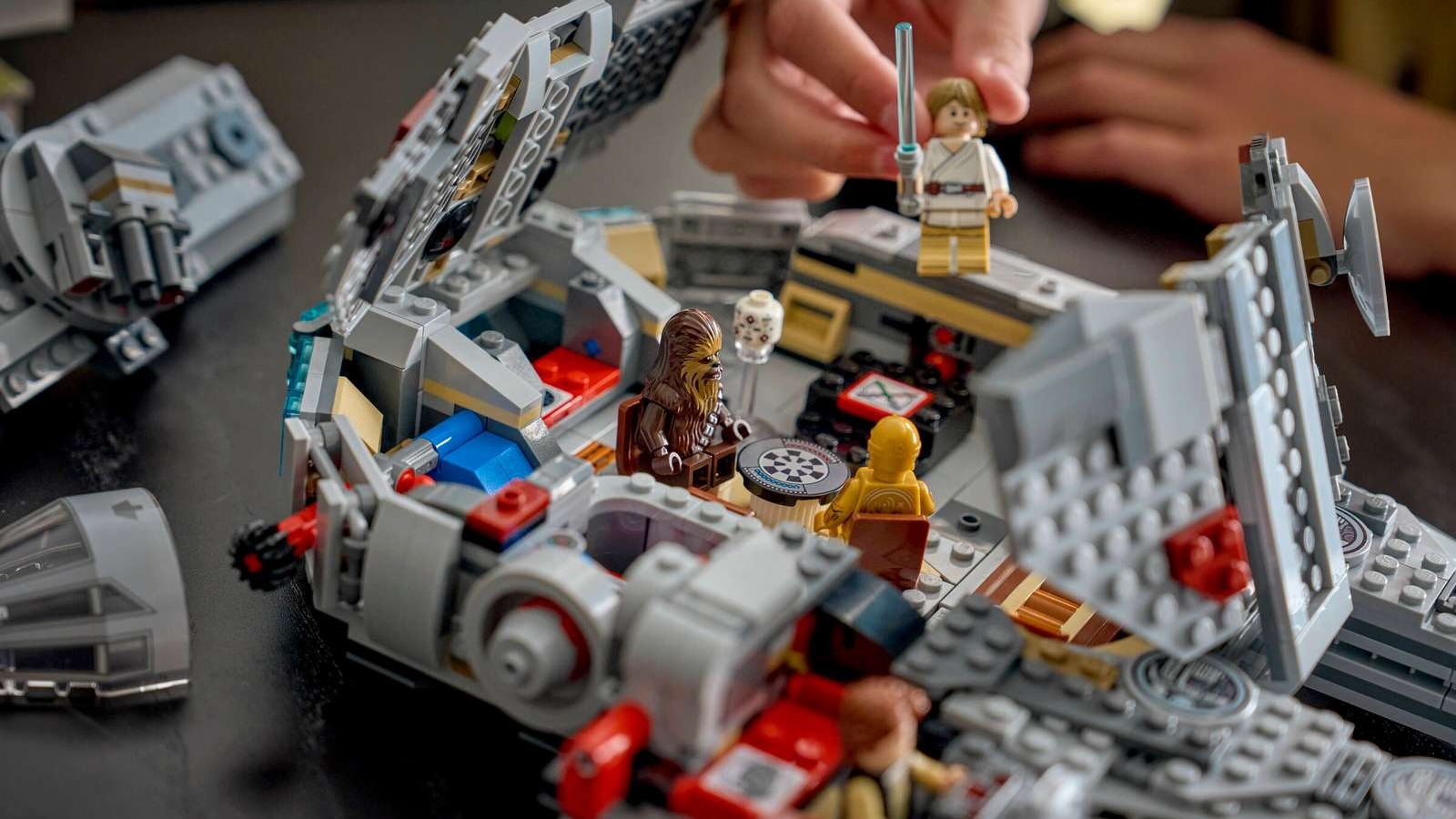 SMART-Play-Millennium-Falcon-01.jpg