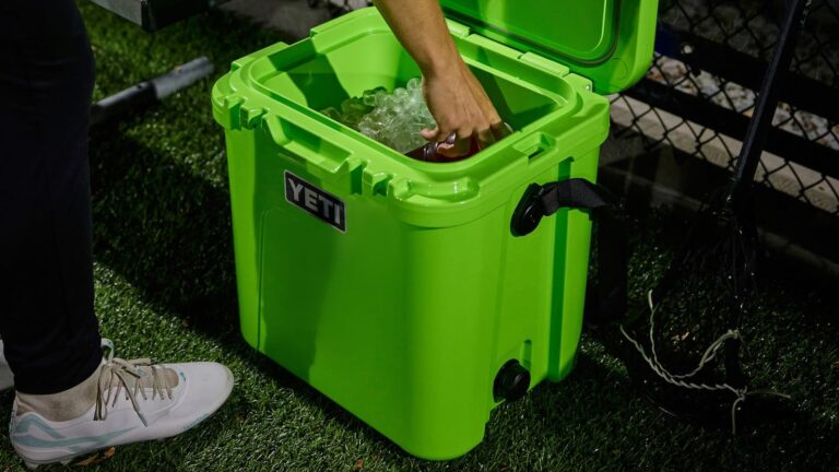 Yeti-Roadie-24-Hard-Cooler-01.jpg