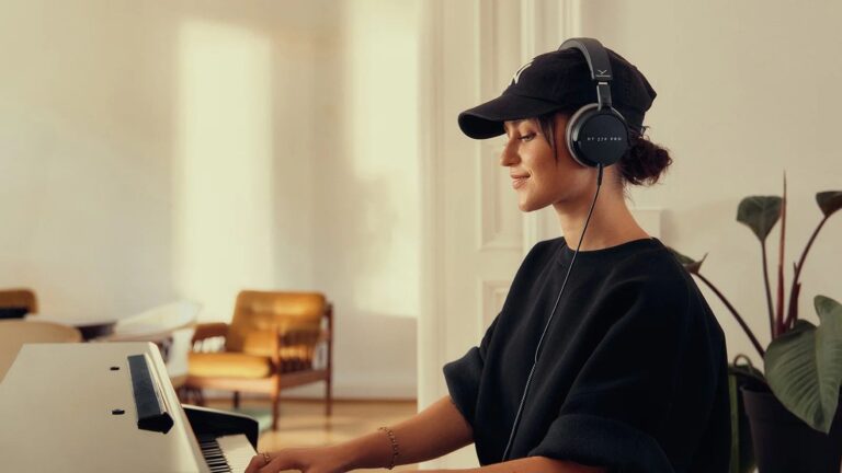 beyerdynamic-DT-270-PRO-Studio-Headphones-01.jpg