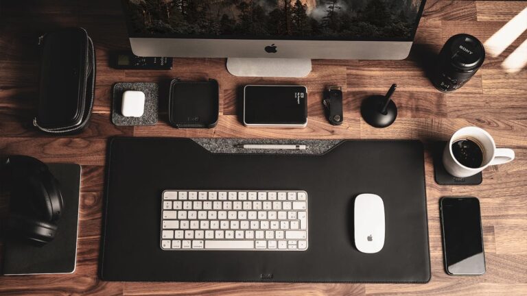lundi-Leather-Desk-Pad-01.jpg