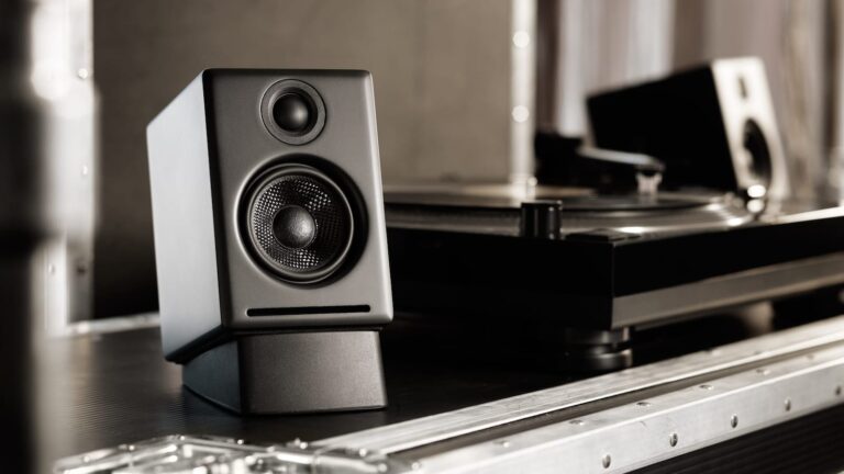 Audioengine-A2-Plus-Color-of-the-year-Speakers-01.jpg