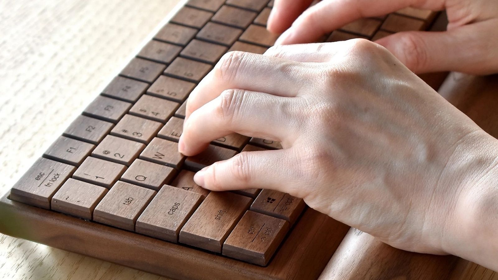 Hacoa-Full-Ki-Board-Wireless-Wooden-Keyboard-04.jpg