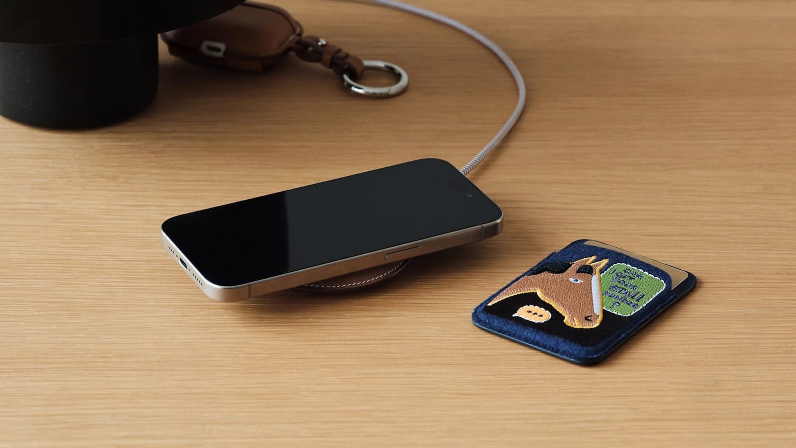 Hermes-Paddock-Duo-charger-and-Grand-Paddock-case-01.jpg