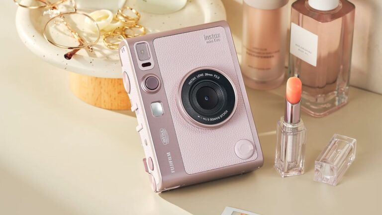 Instax-mini-Evo-Limited-Edition-01.jpg