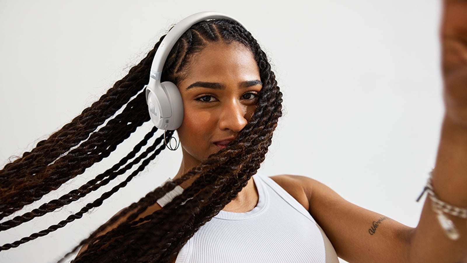 JBL-Tune-680NC-01.jpg