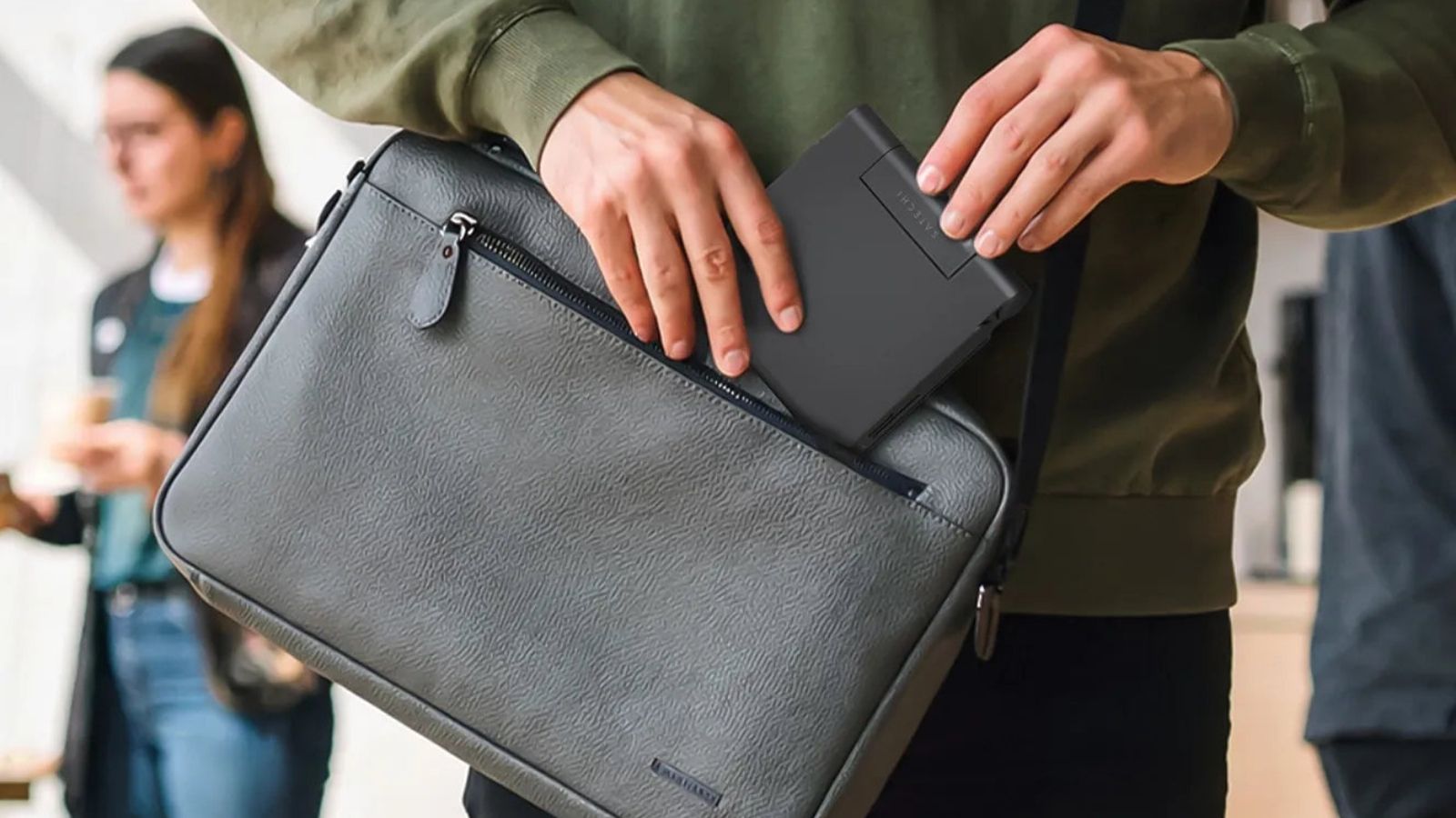 Satechi-OntheGo-Foldable-Stand-Hub-02.jpg
