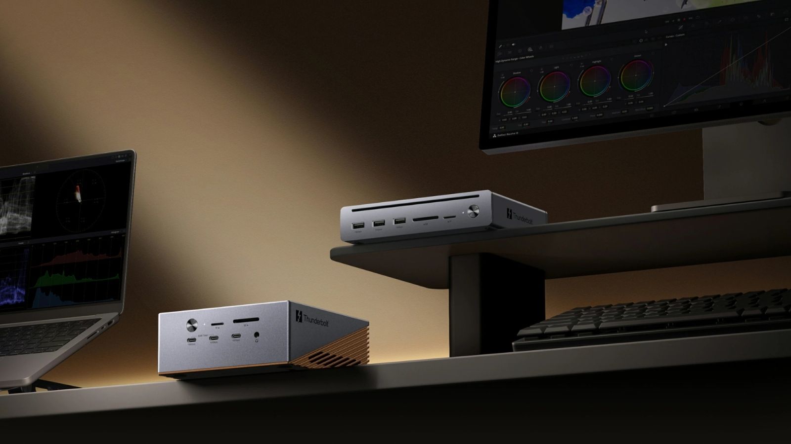 UGREEN-Revodok-Maxidok-Thunderbolt-5-Docking-Station-03.jpg