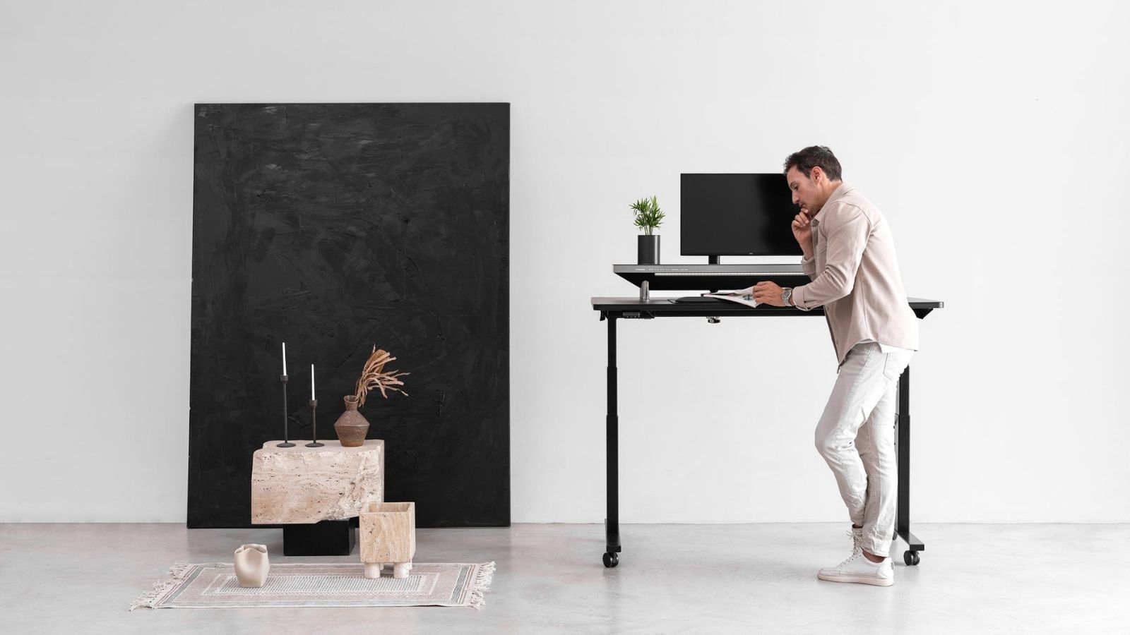 Hexcal-Elevate-Standing-Desk-01.jpg
