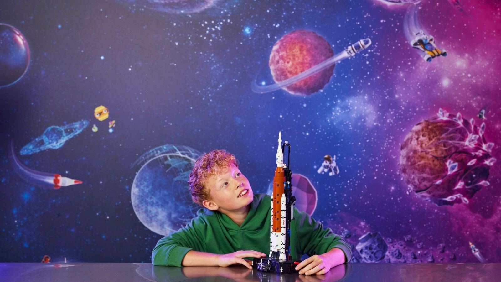 LEGO-Technic-NASA-Artemis-Space-Launch-System-Rocket-03.jpg