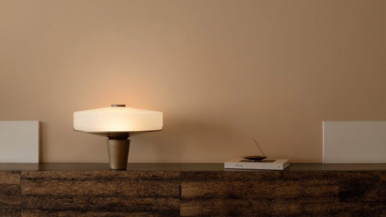 Aesop-Apose-Table-Lamp-01.jpg