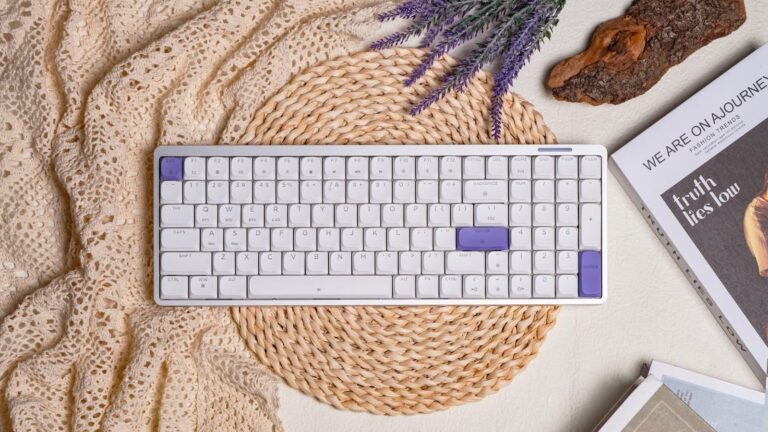Epomaker-Luma100-Keyboard-01.jpeg